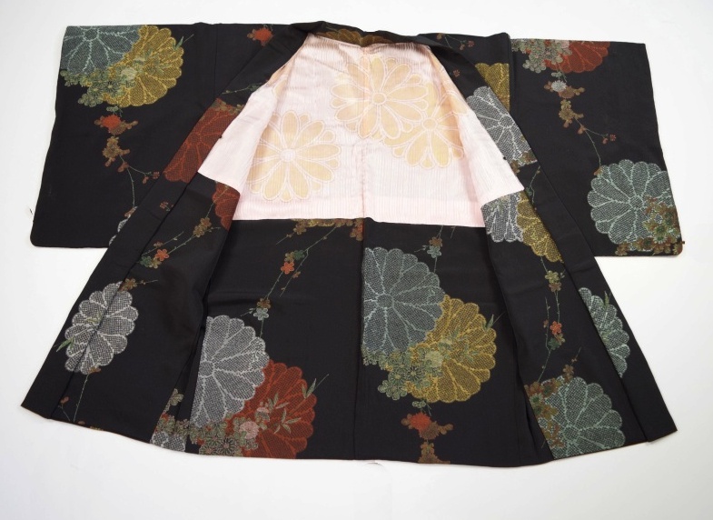 Showa Period Urushi Haori with Metallic Floral Medallions