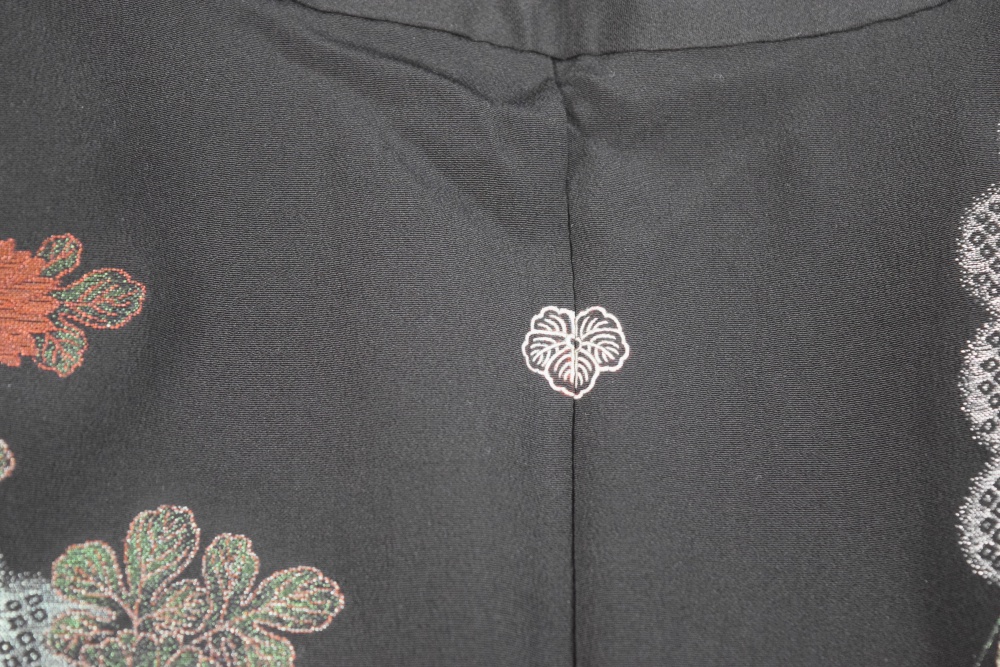 Showa Period Urushi Haori with Metallic Floral Medallions