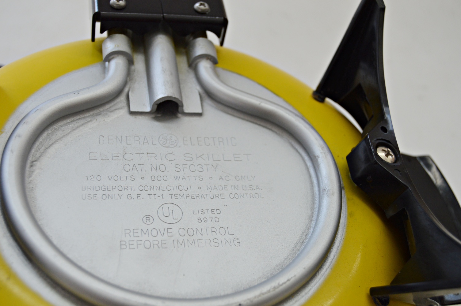 1970s GE Electric Fondue Pot with Booklet