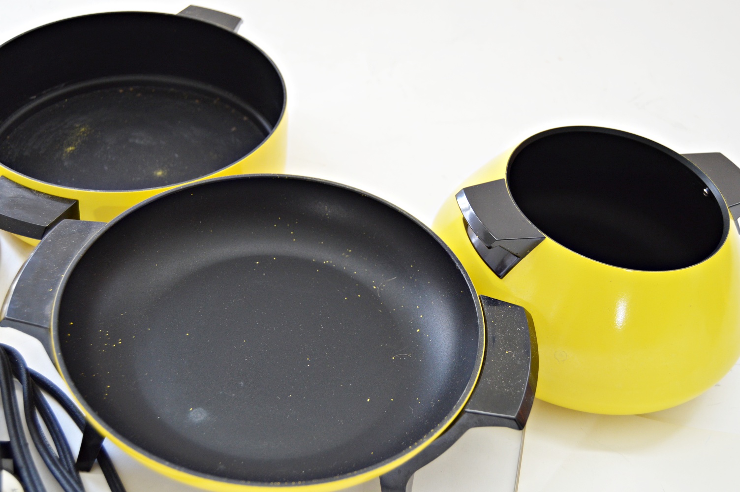 1970s GE Electric Fondue Pot with Booklet