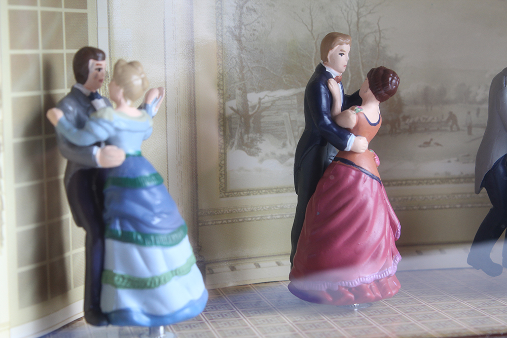 Mr. Christmas Musical Melodium Dance Music Box with Roller Drums