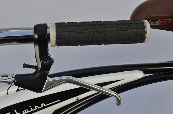 Schwinn Classic Deluxe 7 Cruiser Bicycle