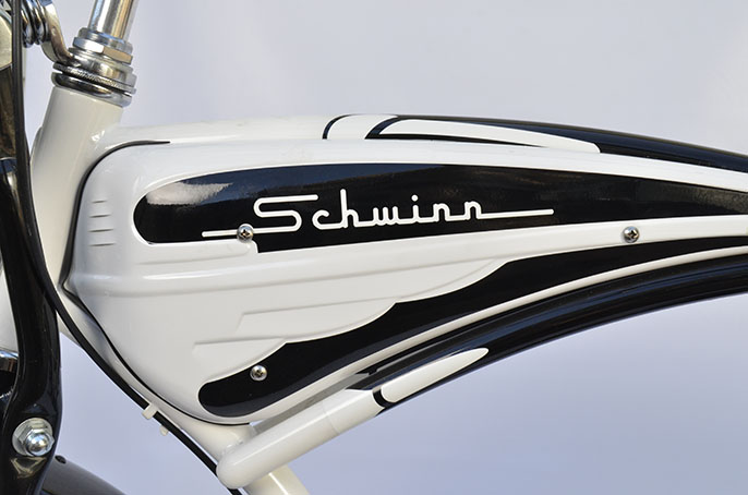 Schwinn Classic Deluxe 7 Cruiser Bicycle