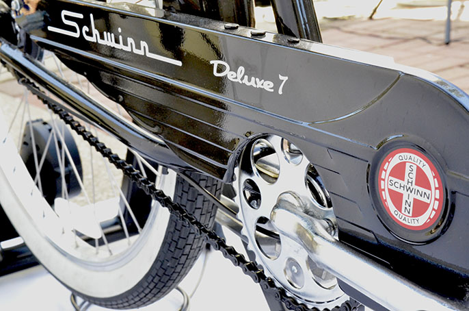 Schwinn Classic Deluxe 7 Cruiser Bicycle