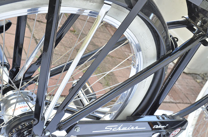 Schwinn Classic Deluxe 7 Cruiser Bicycle