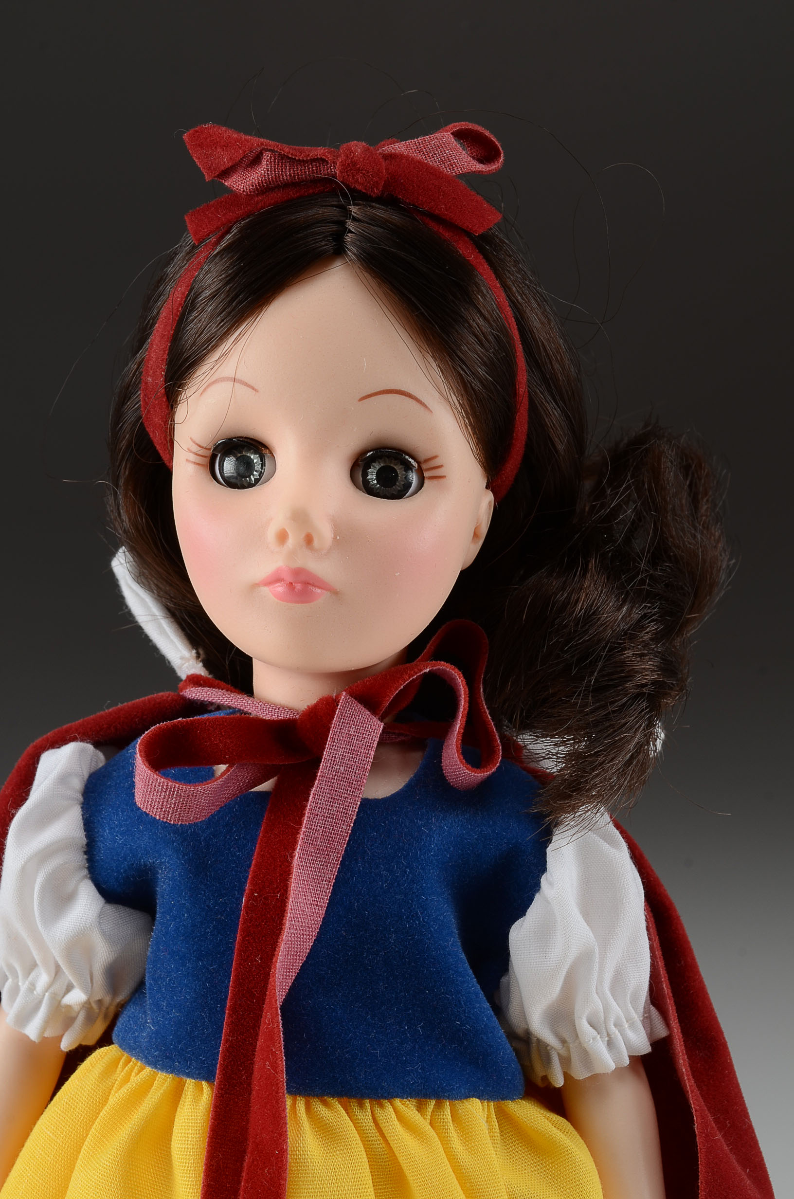Vintage 1983 Effanbee Snow White Collector's Vinyl Doll with Acrylic Display Case