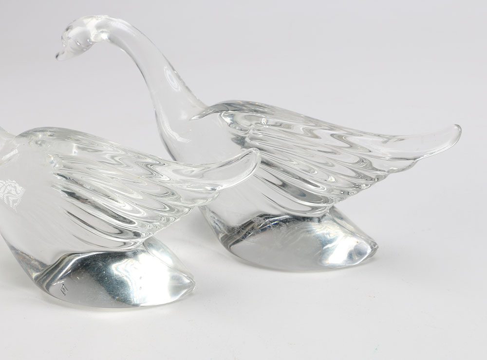 Pair of Heisy Crystal Swans