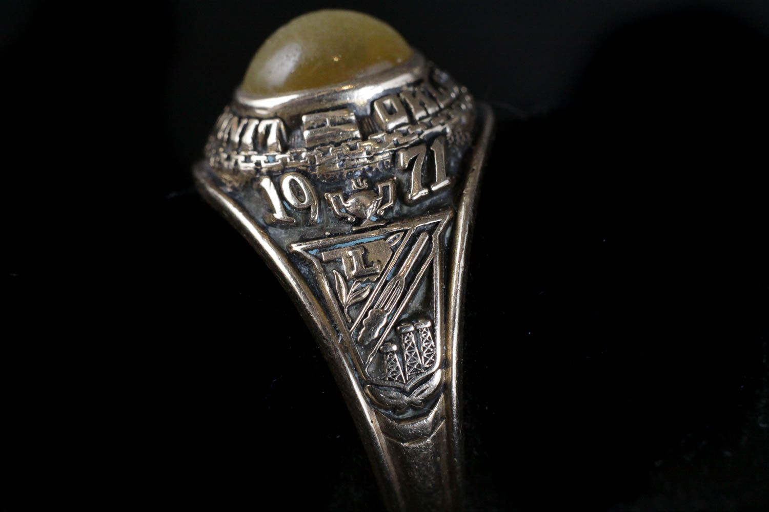 10k Gold Class Ring with Stone