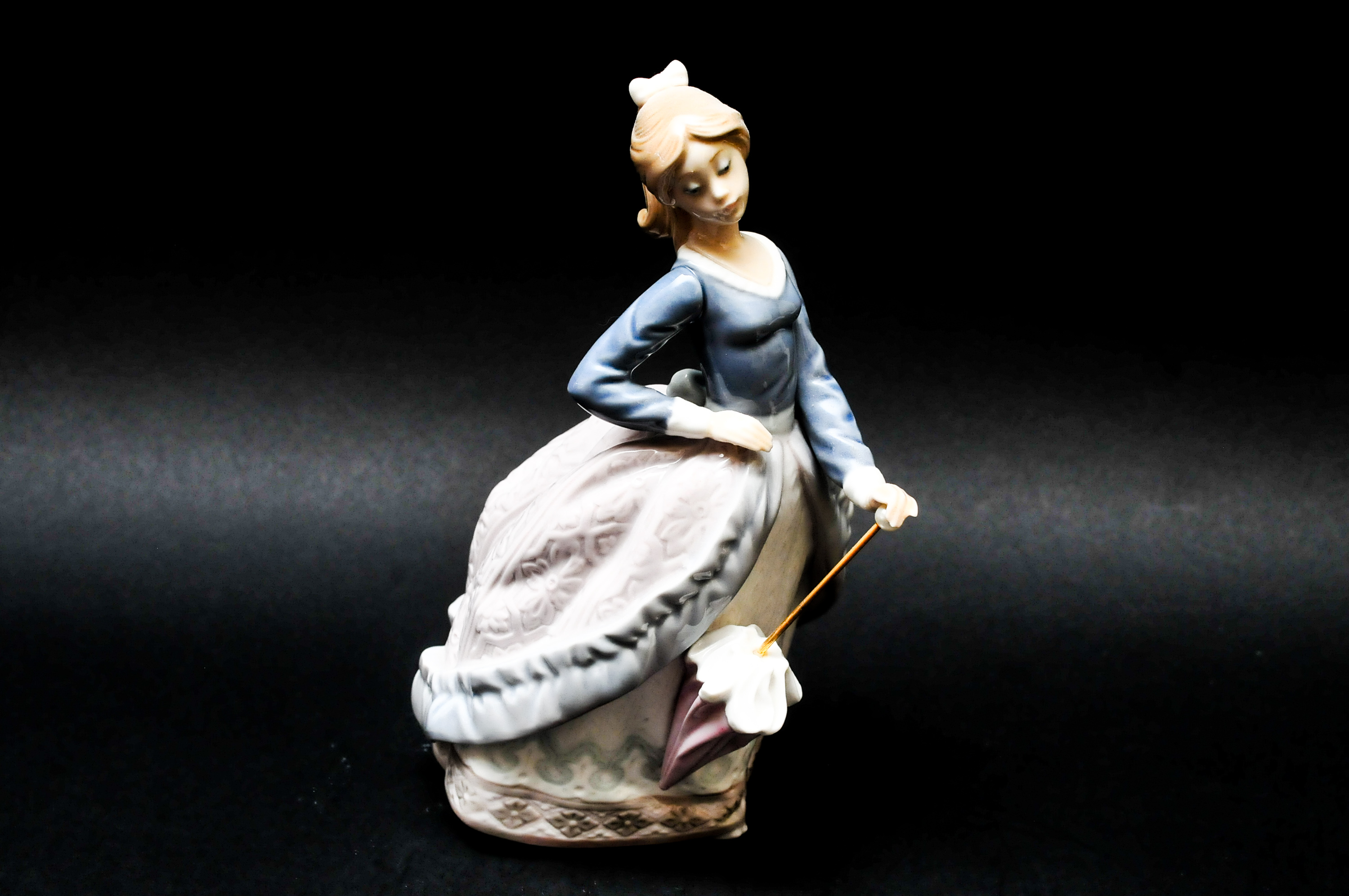 Retired Lladro Figurine "Evita Girl With Umbrella"