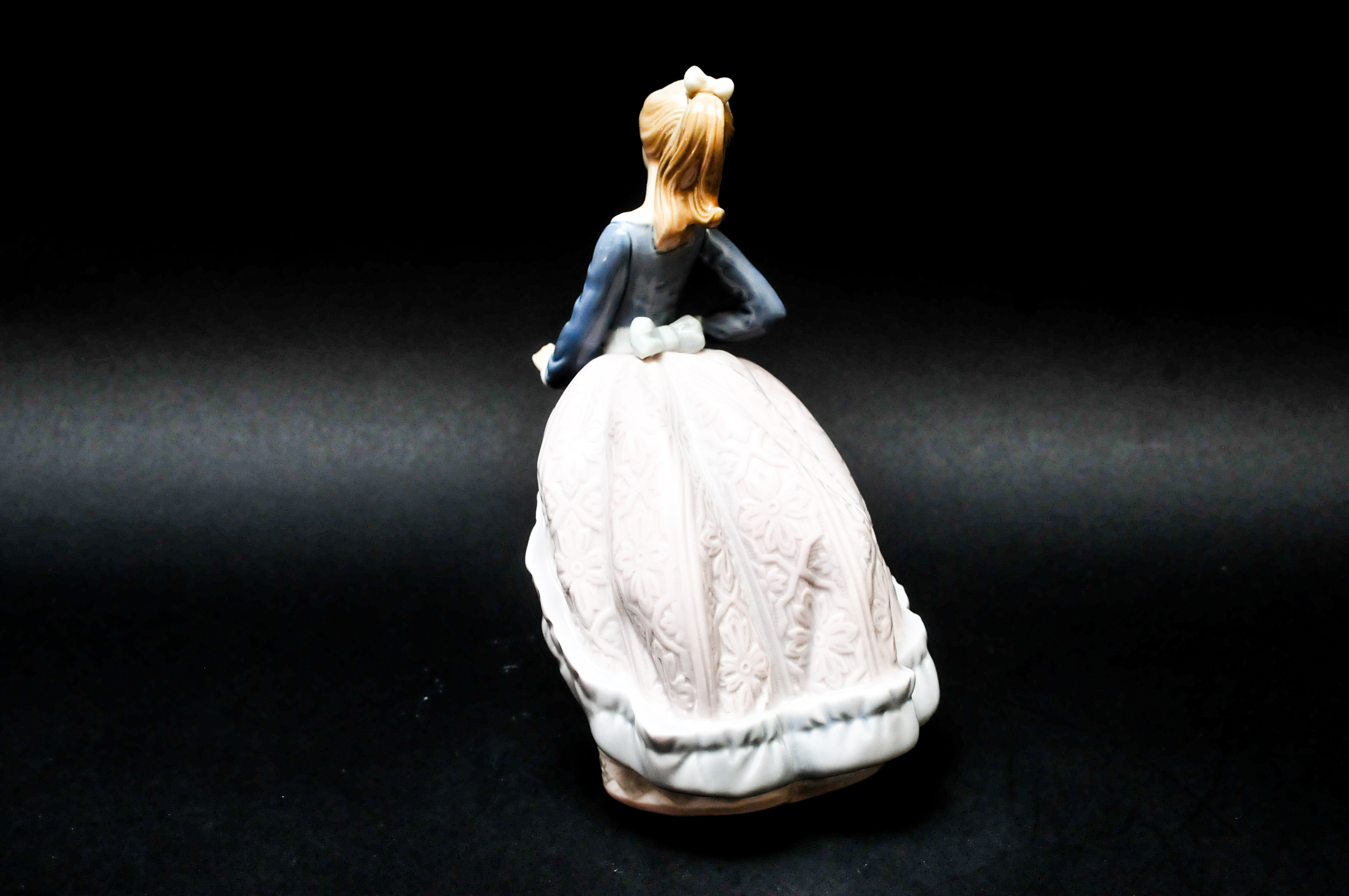 Retired Lladro Figurine "Evita Girl With Umbrella"