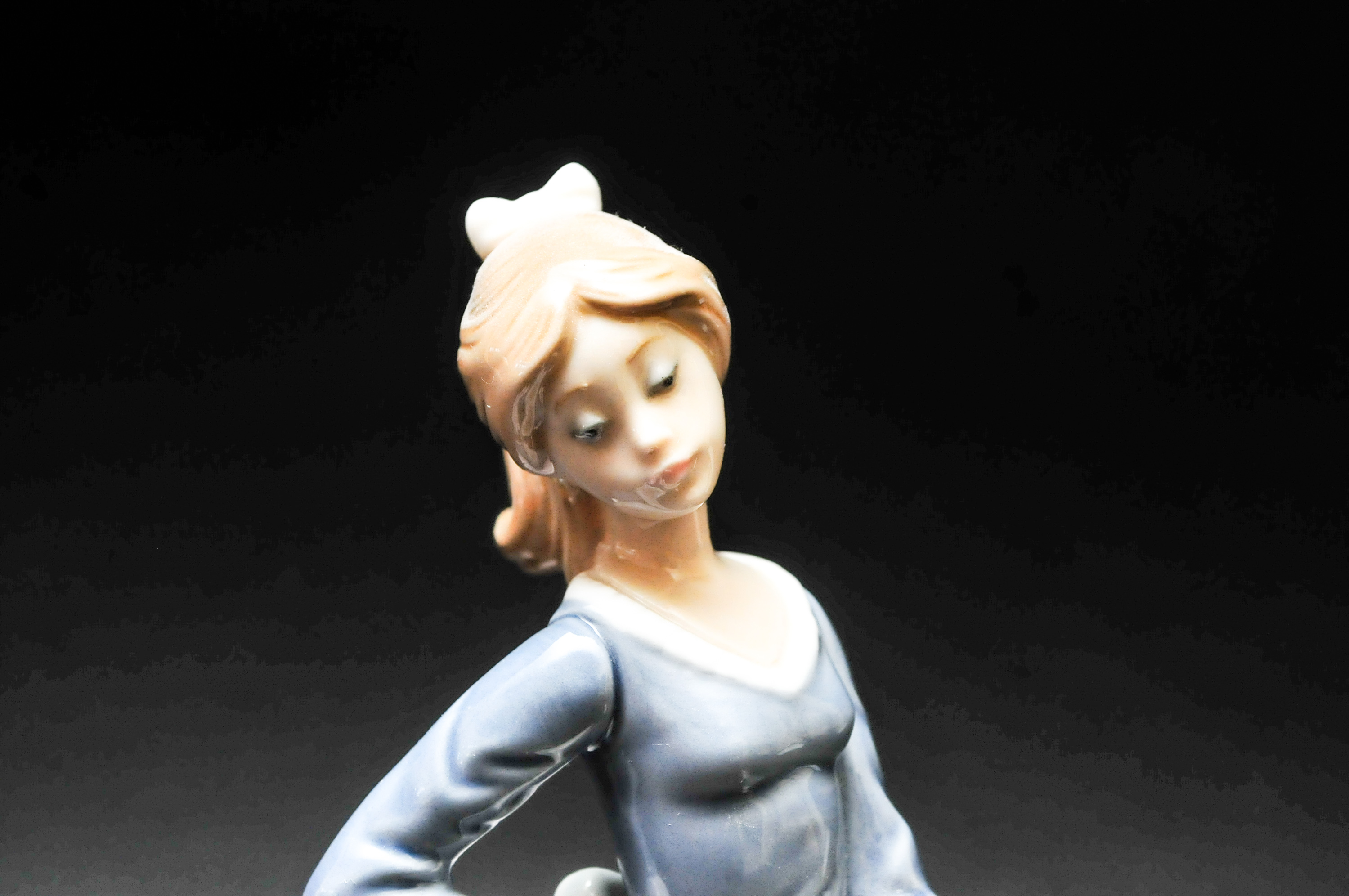 Retired Lladro Figurine "Evita Girl With Umbrella"