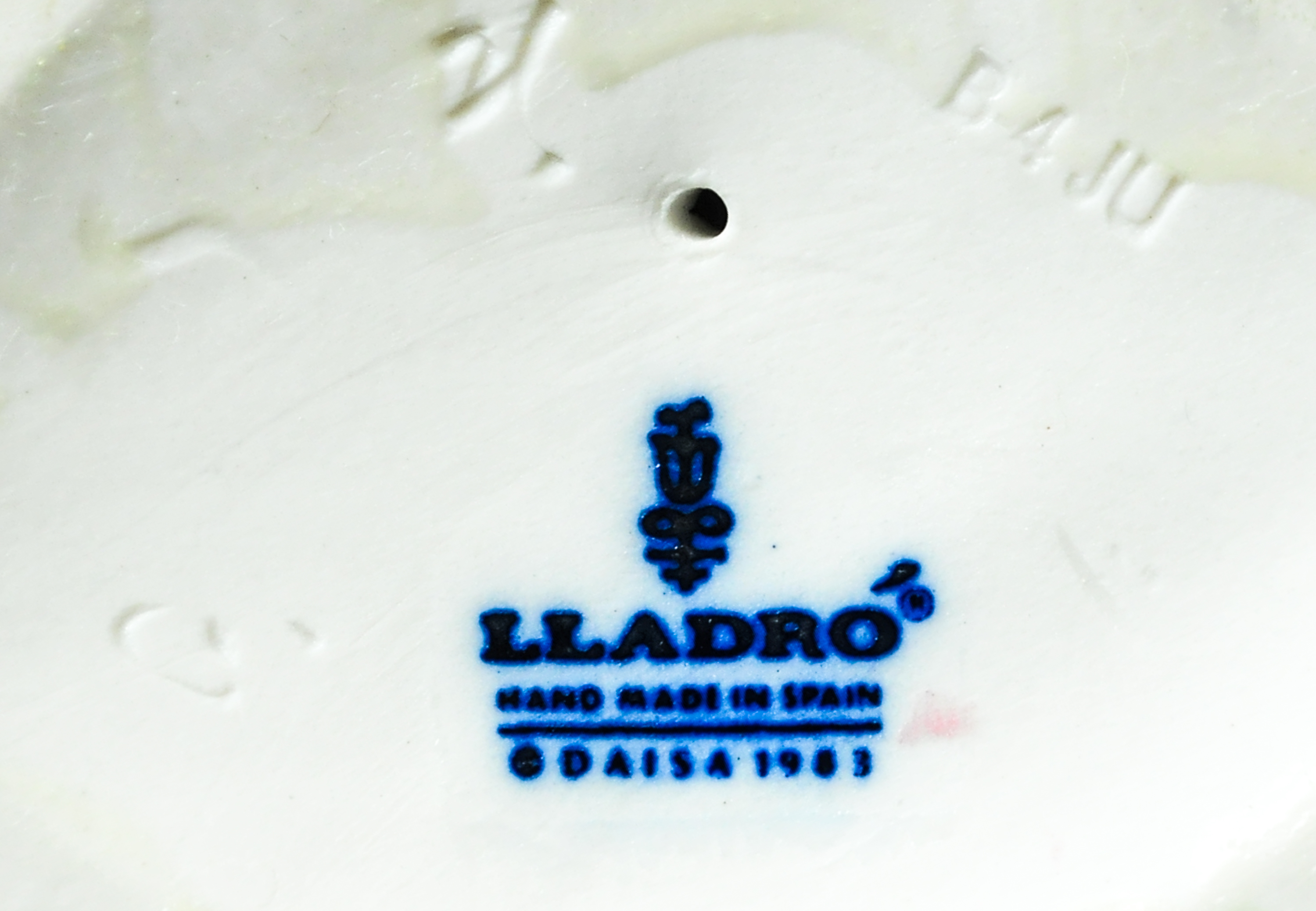 Retired Lladro Figurine "Evita Girl With Umbrella"