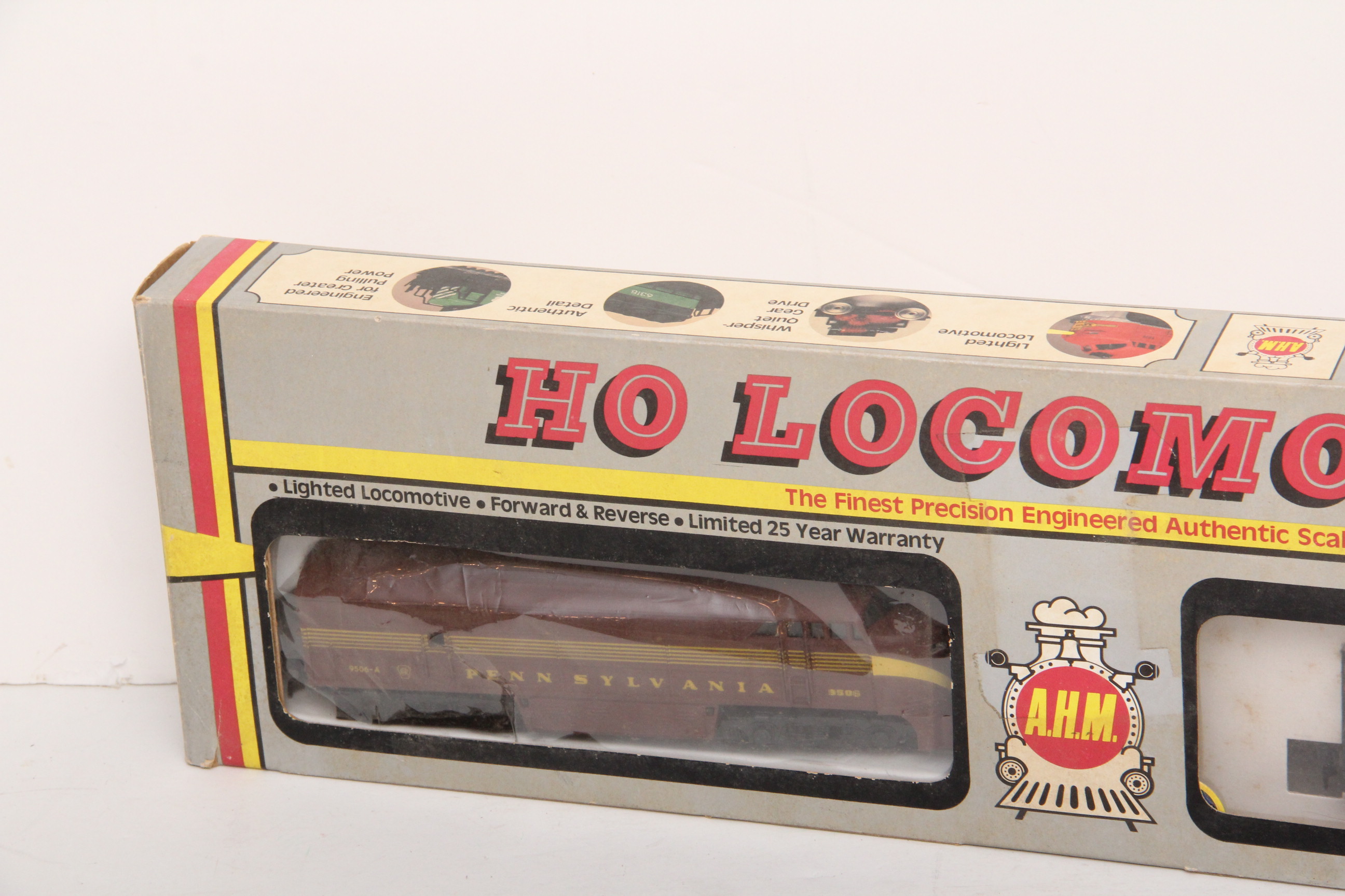 AHM 16201-Pennsylvania HO Locomotive with Bonus Caboose