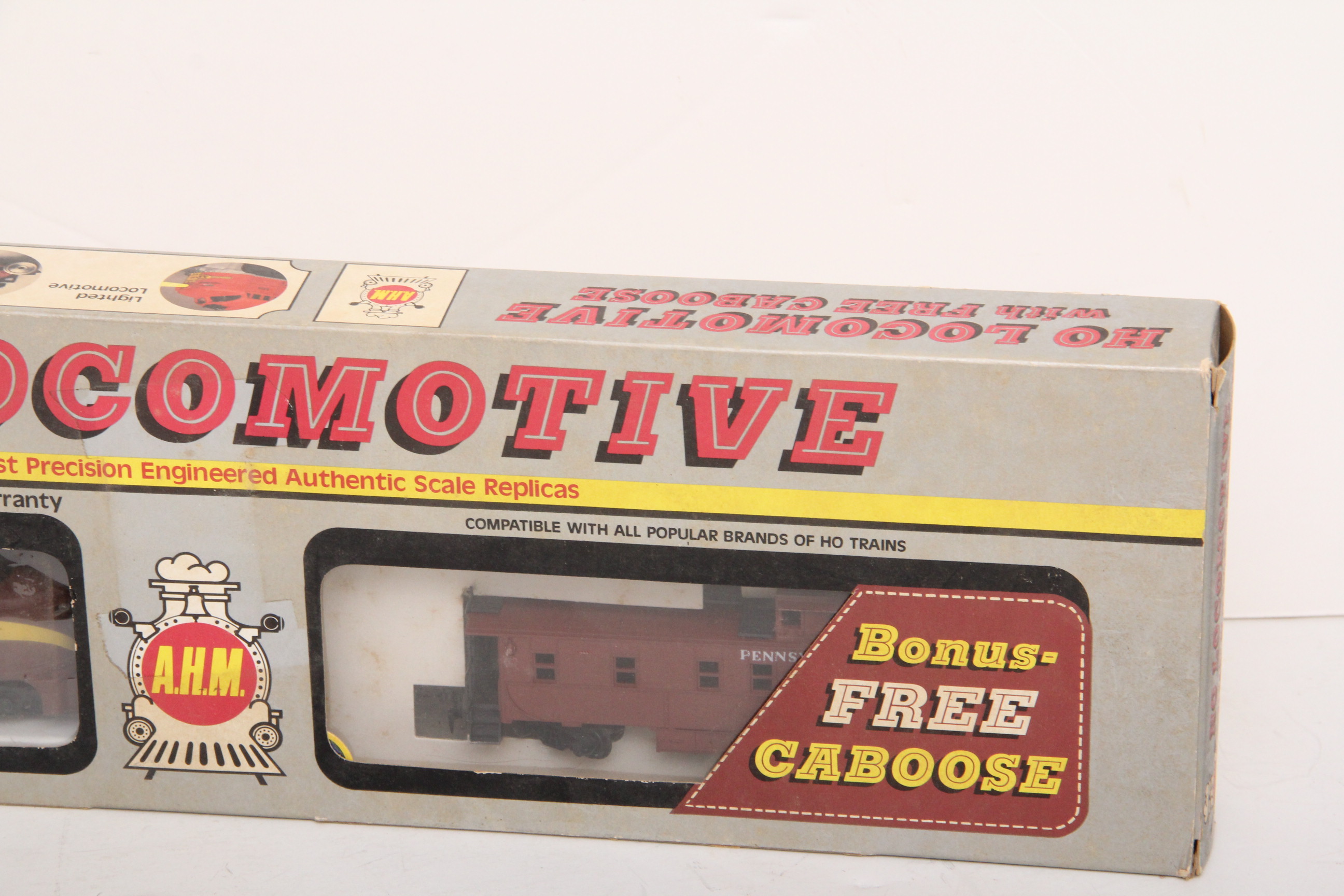 AHM 16201-Pennsylvania HO Locomotive with Bonus Caboose