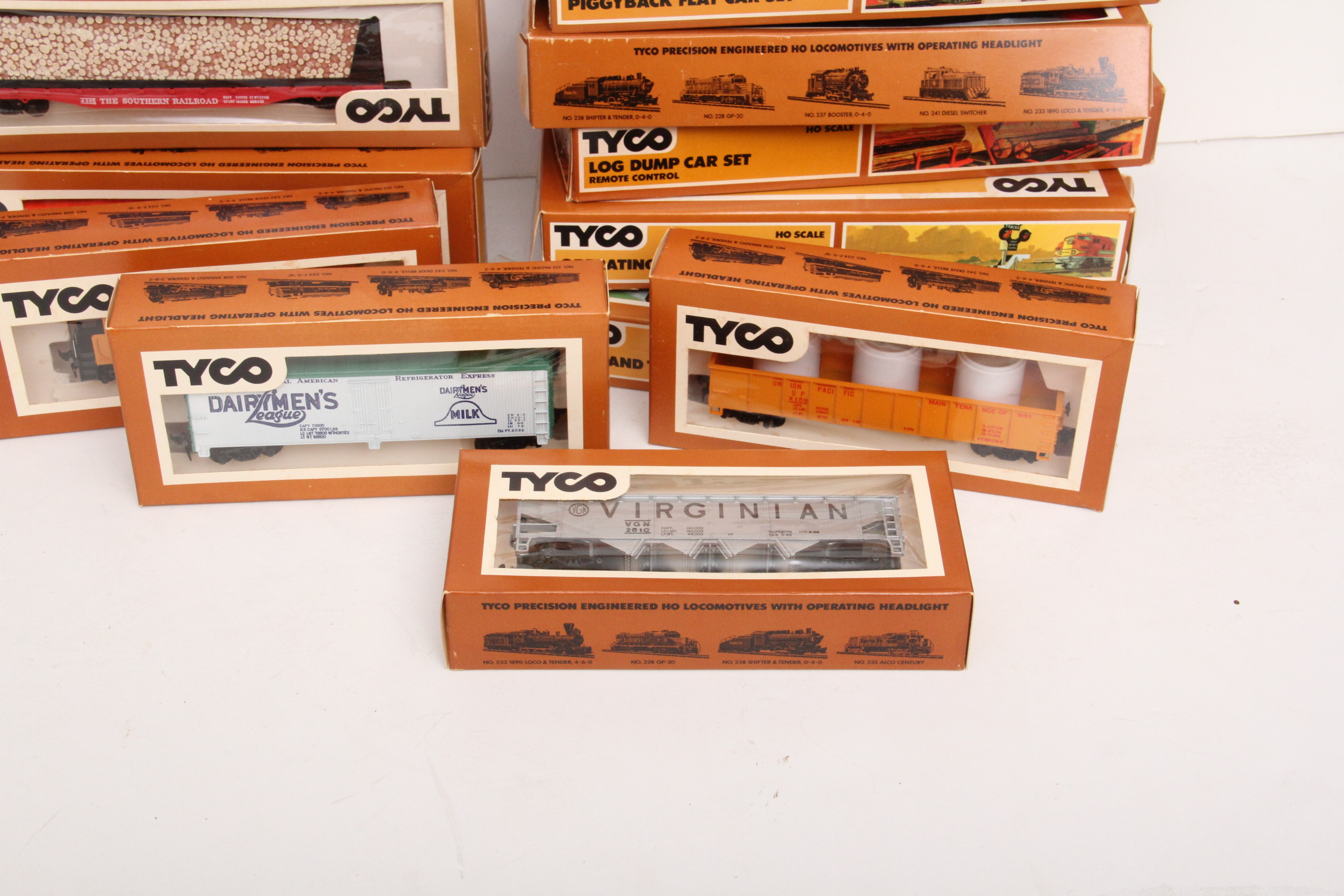 Vintage Tyco HO Train Set
