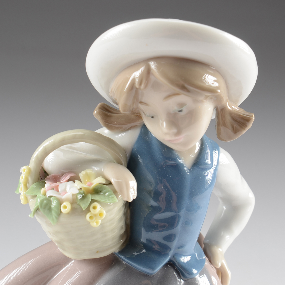 Lladro Porcelain "Sweet Scent" Porcelain Figurine