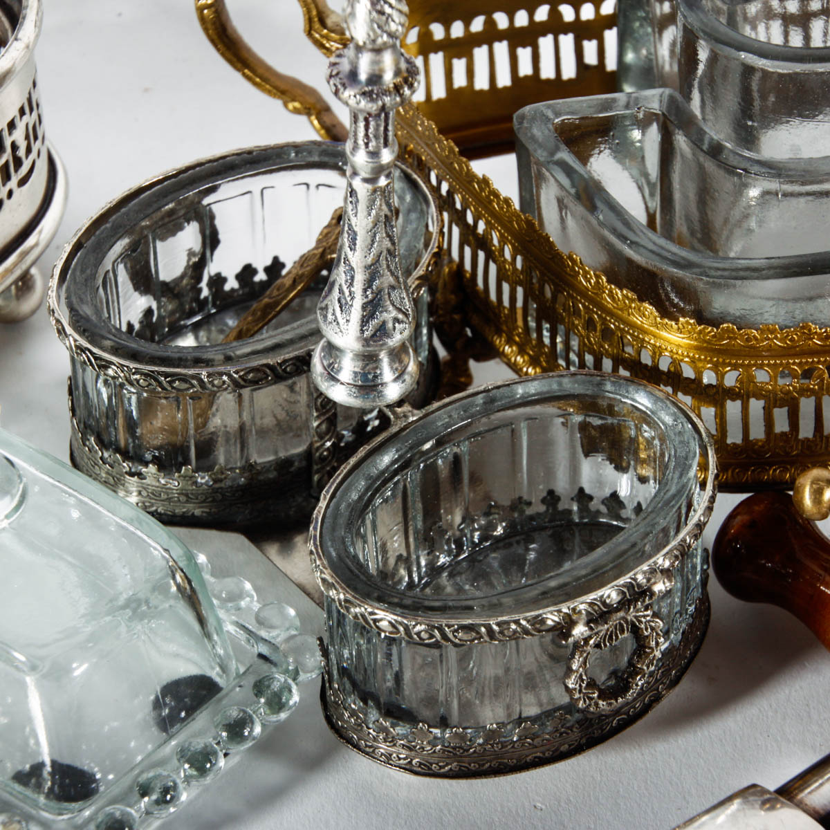 Assortment of Kitchen Items