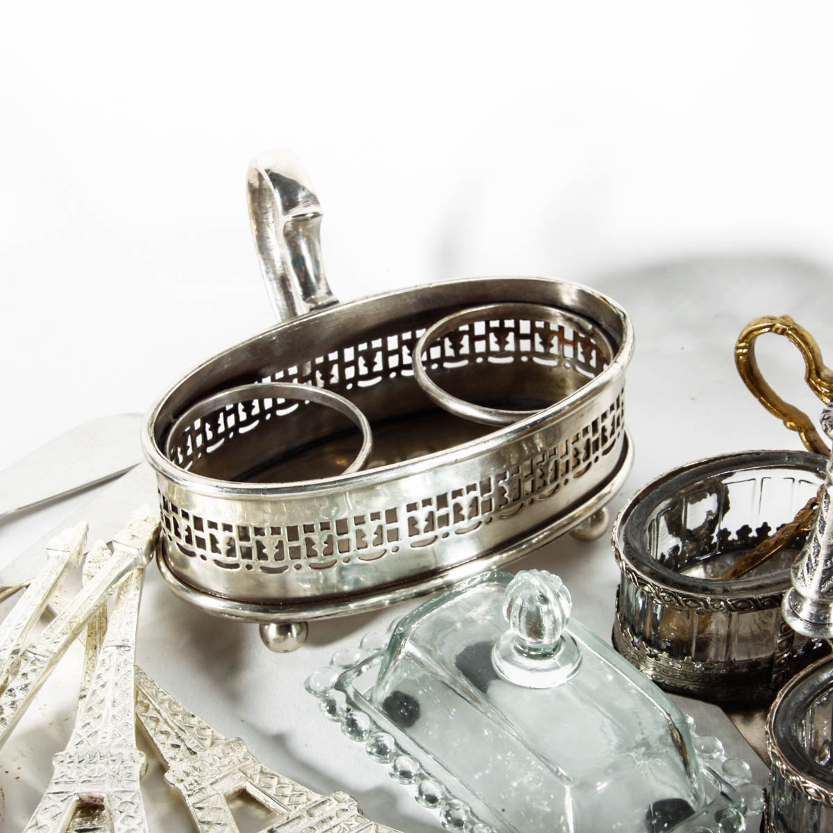 Assortment of Kitchen Items