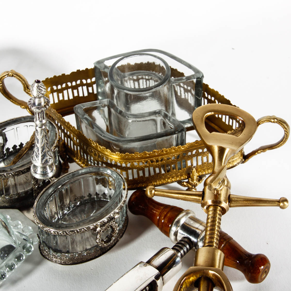 Assortment of Kitchen Items