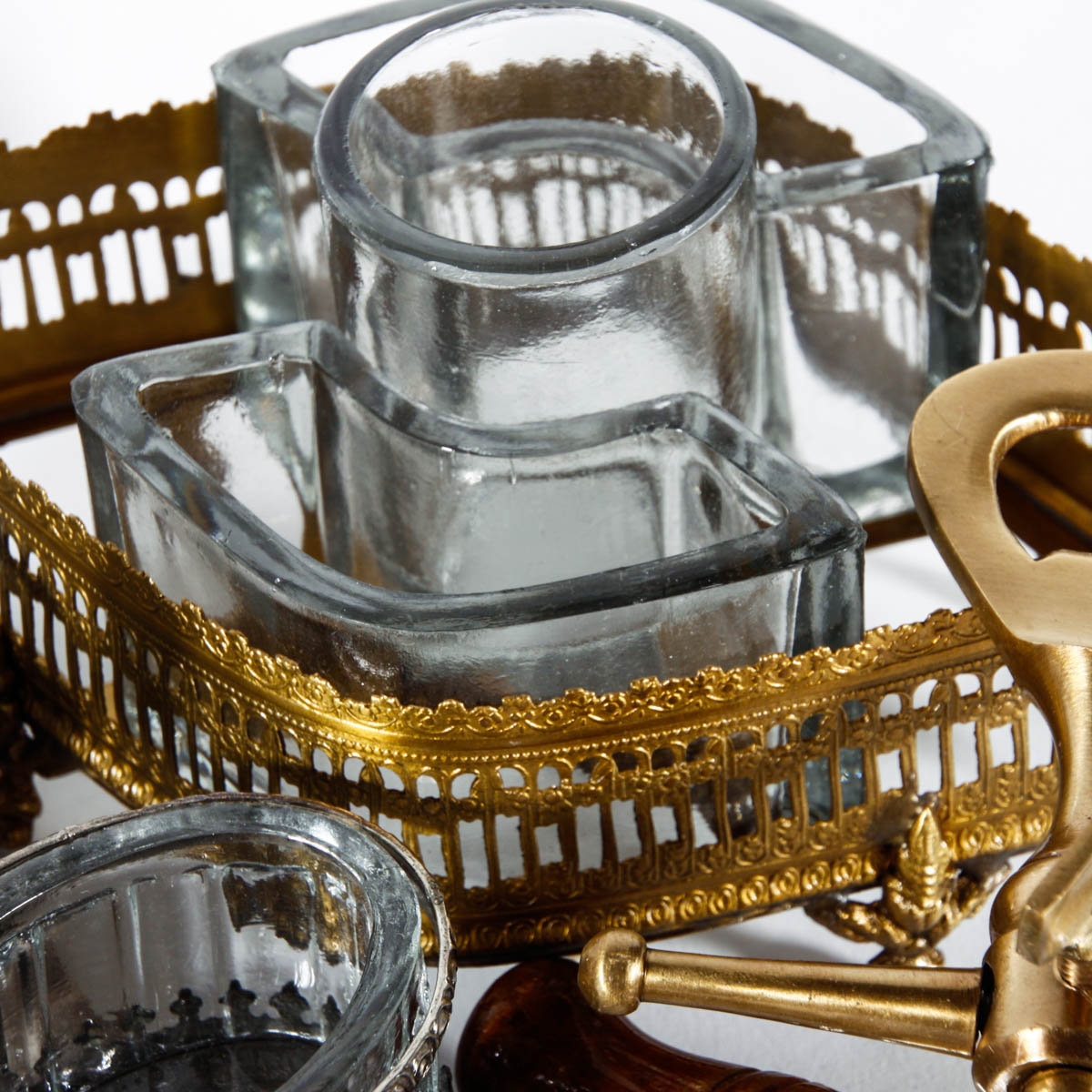 Assortment of Kitchen Items