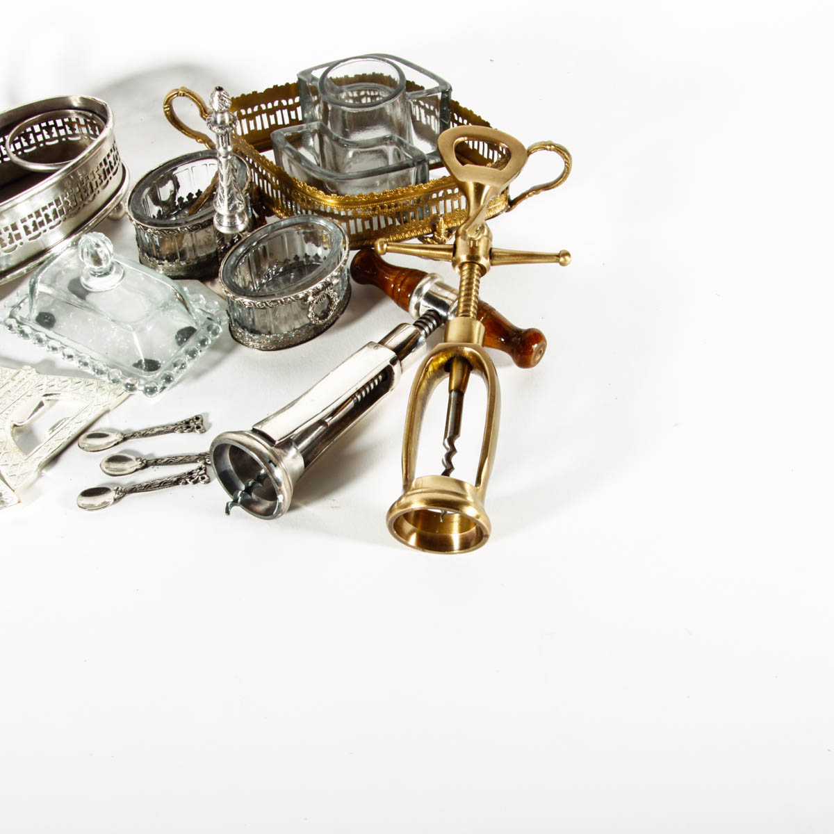 Assortment of Kitchen Items