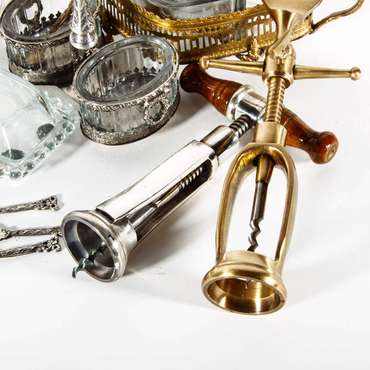 Assortment of Kitchen Items