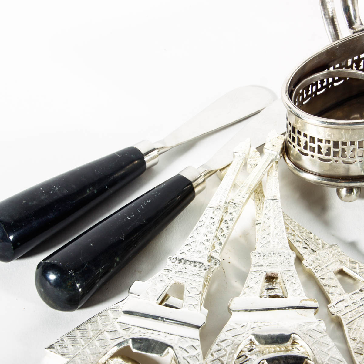 Assortment of Kitchen Items