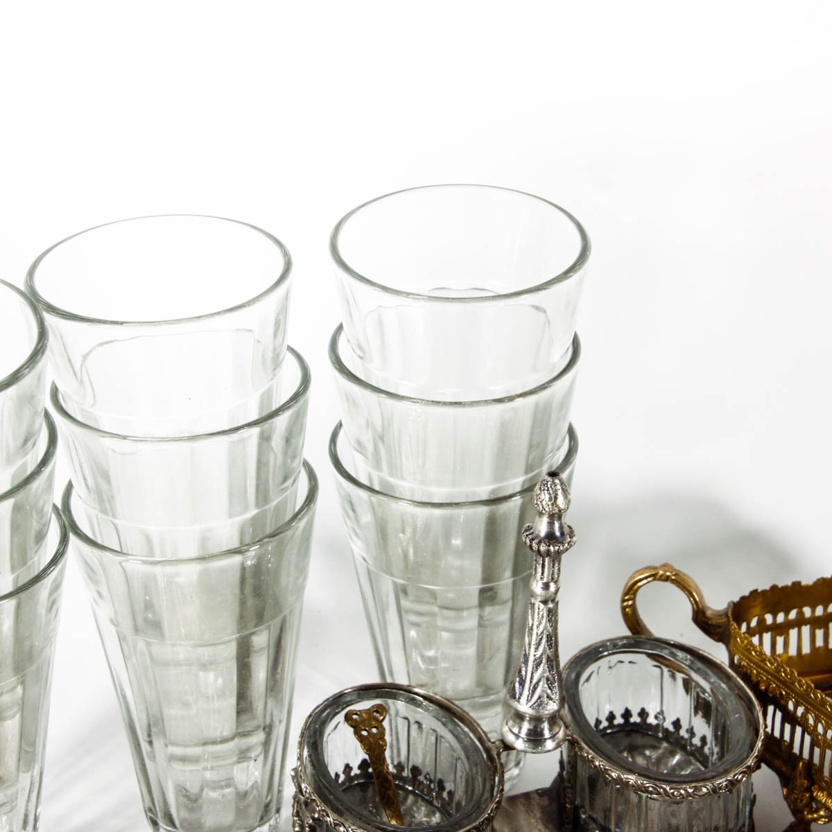 Assortment of Kitchen Items