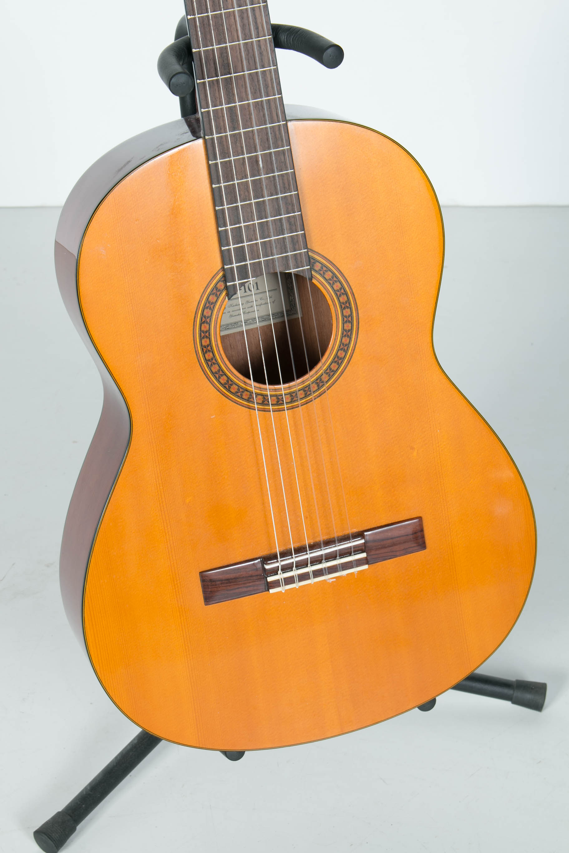 Yahama Classical Style Acoustic Guitar