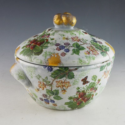 Wydnar Hall Pottery Bramble Covered Dish