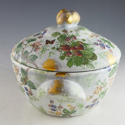 Wydnar Hall Pottery Bramble Covered Dish