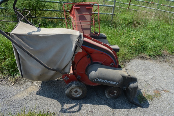 Troy Bilt Chipper/Vac