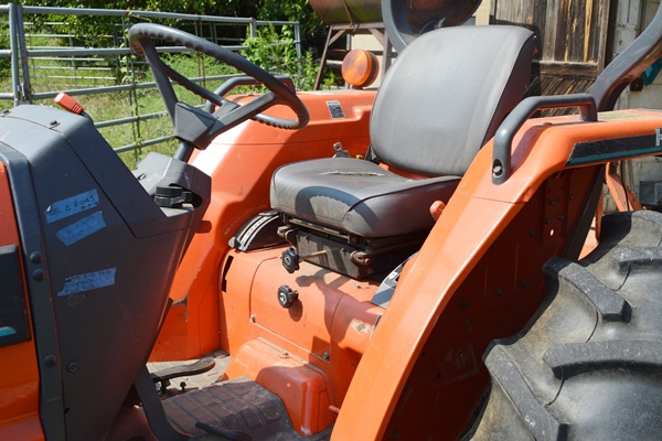 Kubota Compact Utility Tractor L4310HST