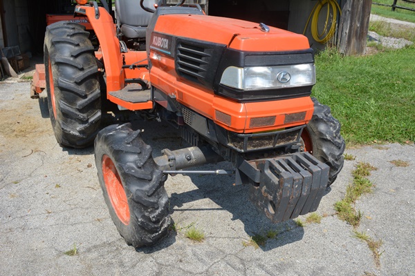 Kubota Compact Utility Tractor L4310HST