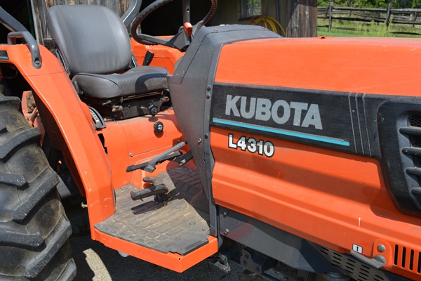 Kubota Compact Utility Tractor L4310HST