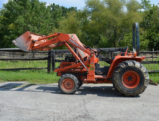 Kubota BF350-A Front Loader On A B2150 Tractor
