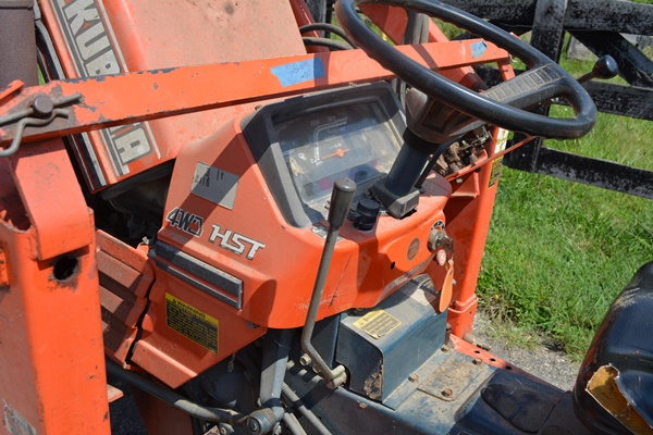 Kubota BF350-A Front Loader On A B2150 Tractor