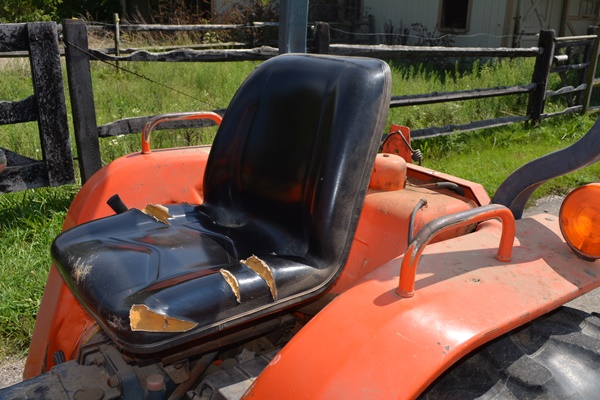 Kubota BF350-A Front Loader On A B2150 Tractor