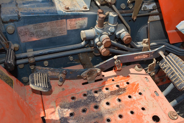 Kubota BF350-A Front Loader On A B2150 Tractor