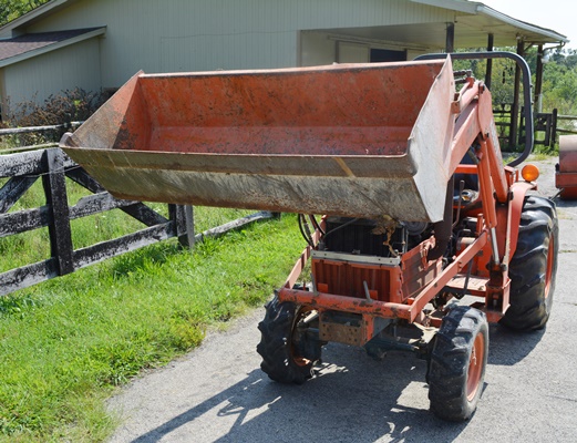 Kubota BF350-A Front Loader On A B2150 Tractor