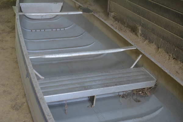 Vintage 19' Aluminum Grumman Canoe #19 SQ