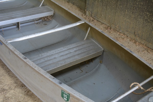 Vintage 19' Aluminum Grumman Canoe #19 SQ