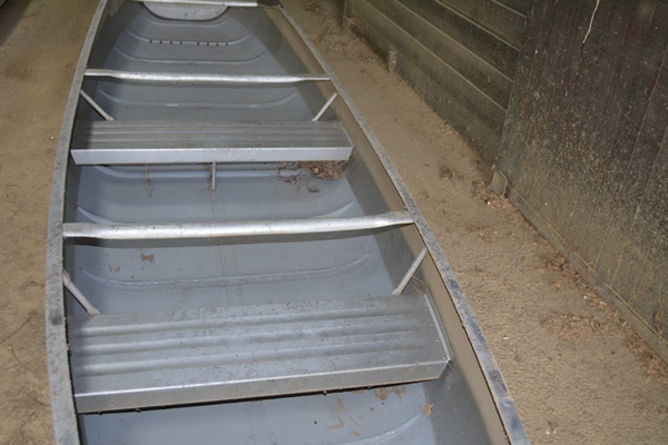 Vintage 19' Aluminum Grumman Canoe #19 SQ