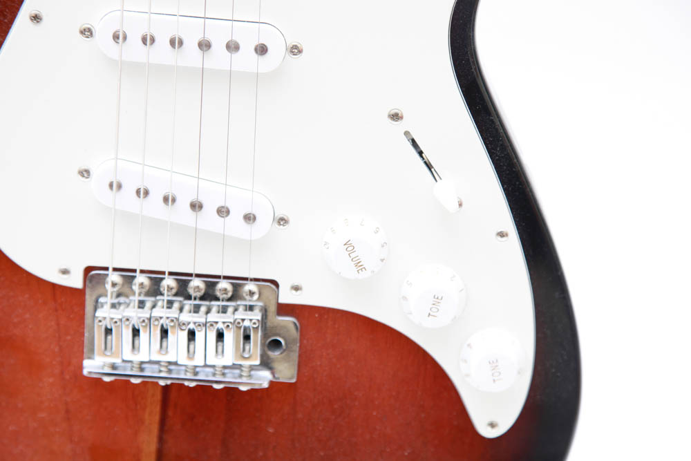 Tobacco Sunburst Samick Greg Bennett Malibu Series: MB1 Electric Guitar