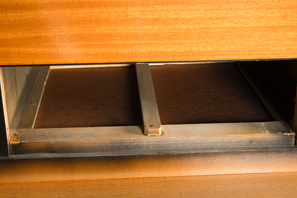 Mid Century Modern Chest of Drawers