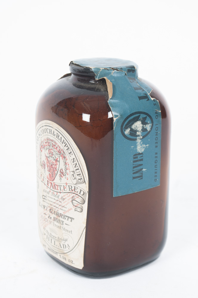 Tobacco "Scotch & Rappee" Snuff Bottle