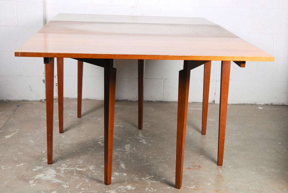 American Black Walnut Henkel-Harris Drop-Leaf Dining Table