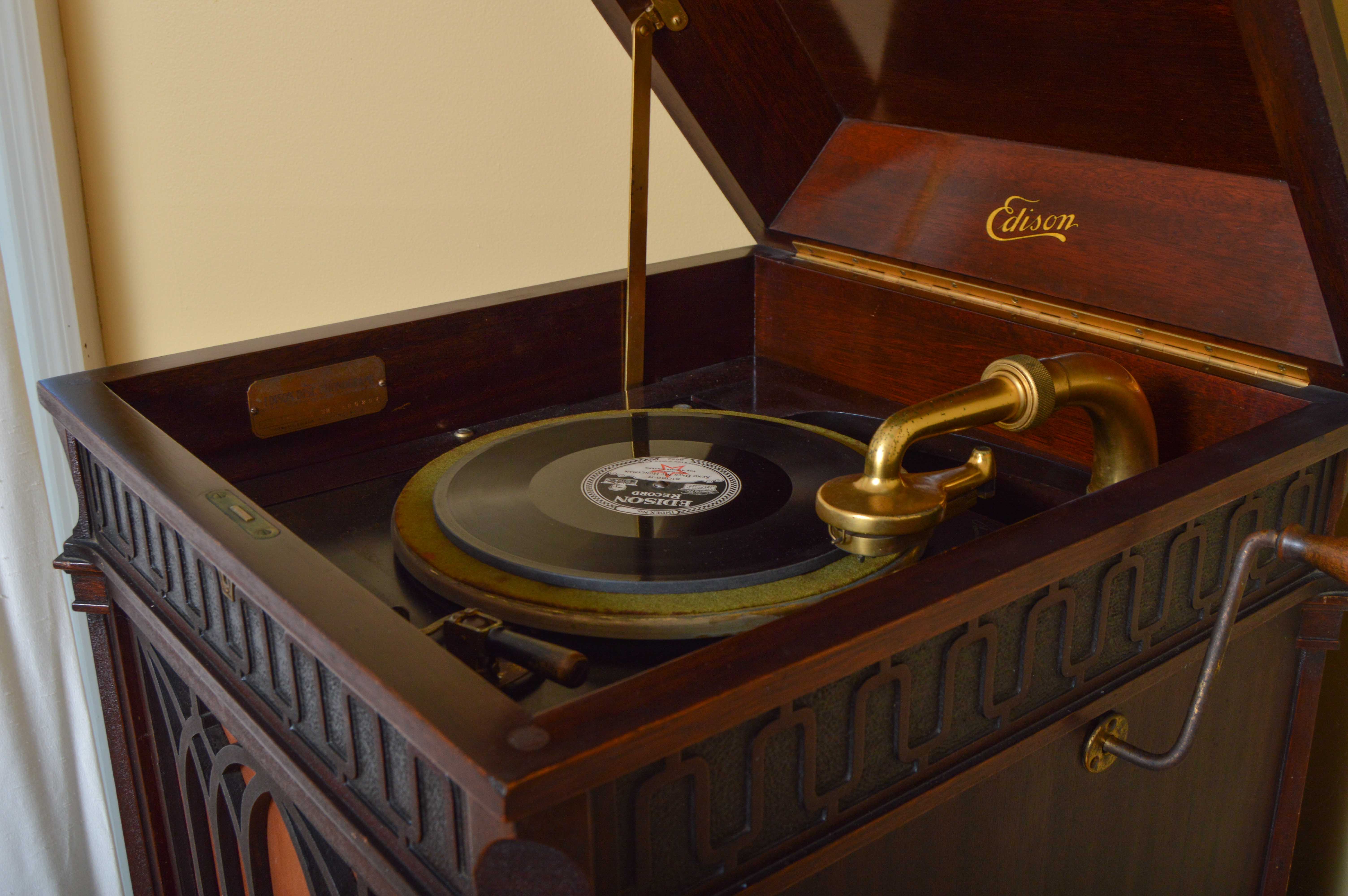Antique Edison Model 250 Diamond Disc Phonograph
