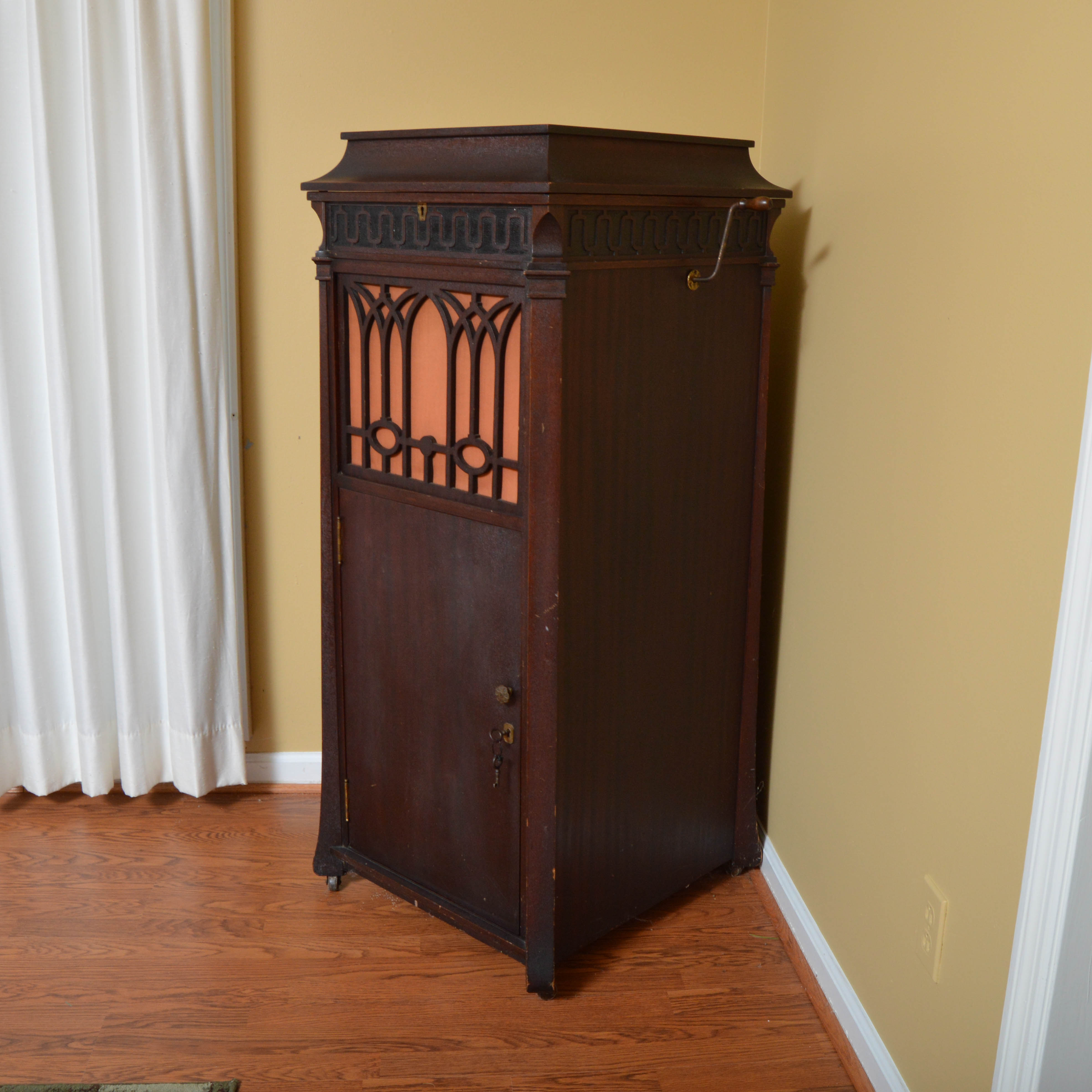 Antique Edison Model 250 Diamond Disc Phonograph