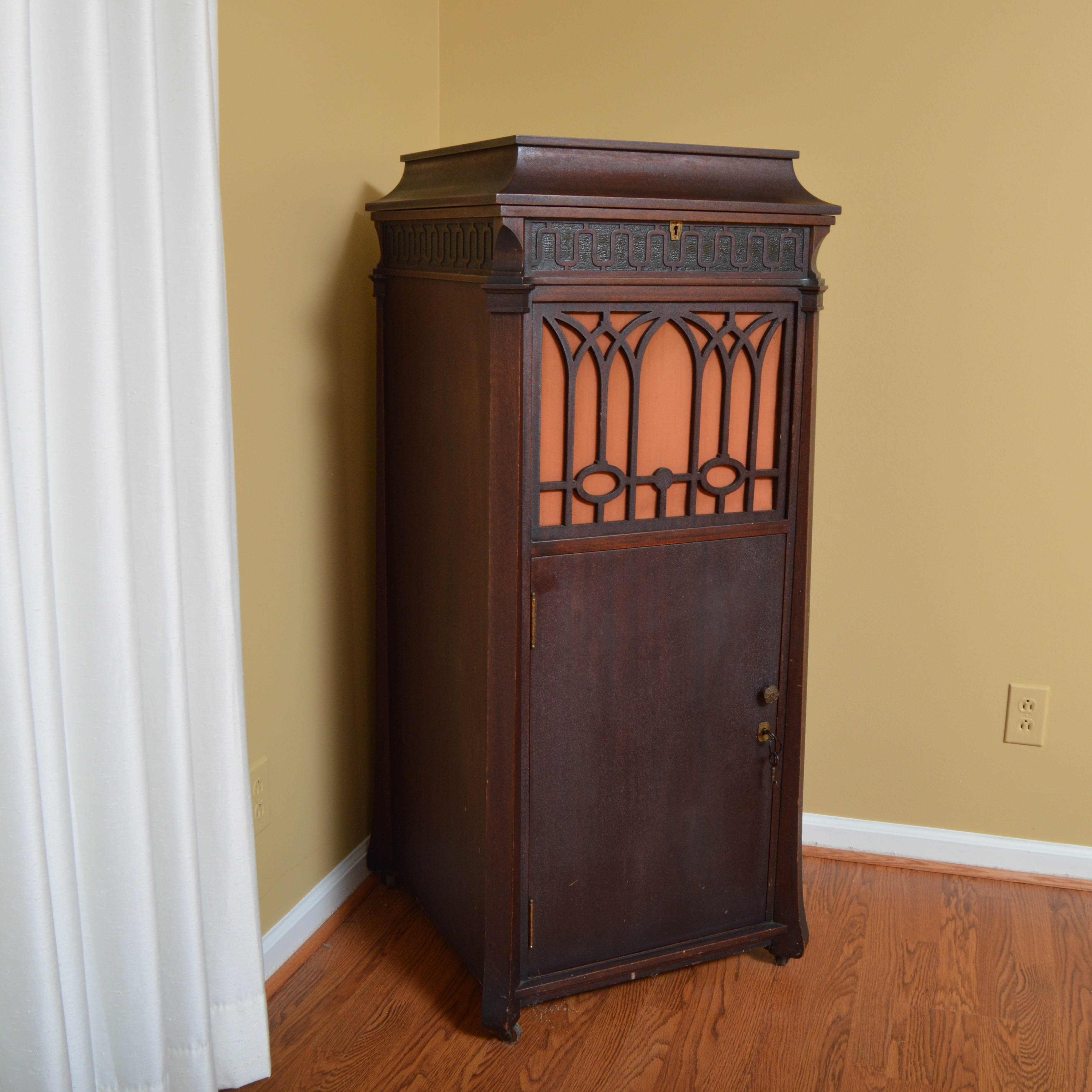 Antique Edison Model 250 Diamond Disc Phonograph